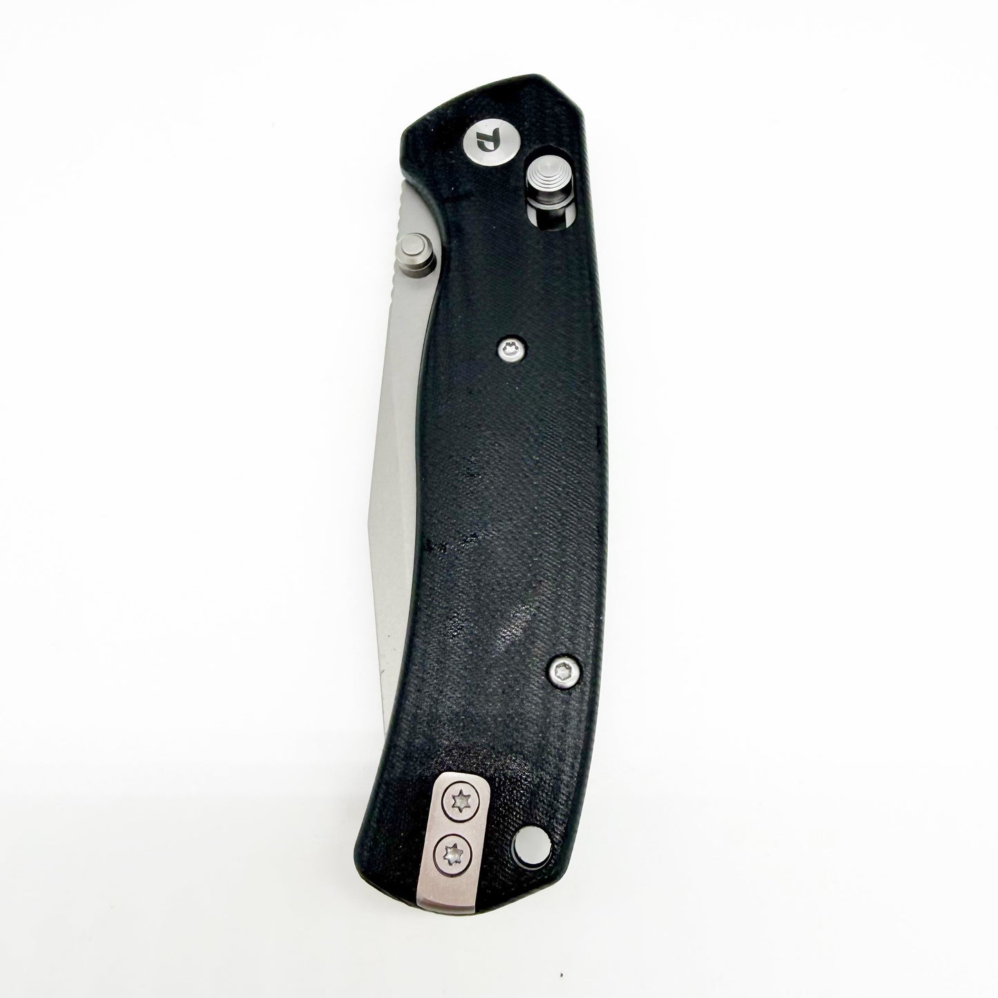 DreamTech D4508GB crossbar lock mechanism detail with 14C28N tanto blade