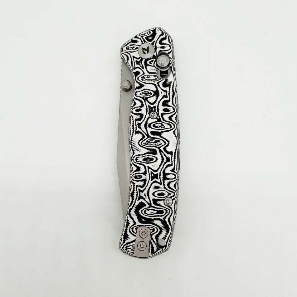 DreamTech D4508MBW black and white micarta handle detail