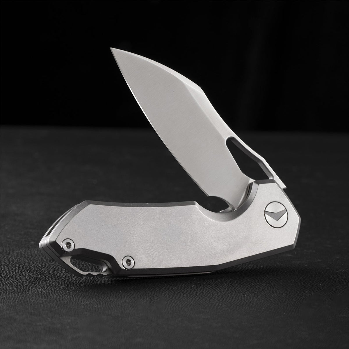 FerraMonster Glideman FM23003-B grey 6AL4V titanium handle detail