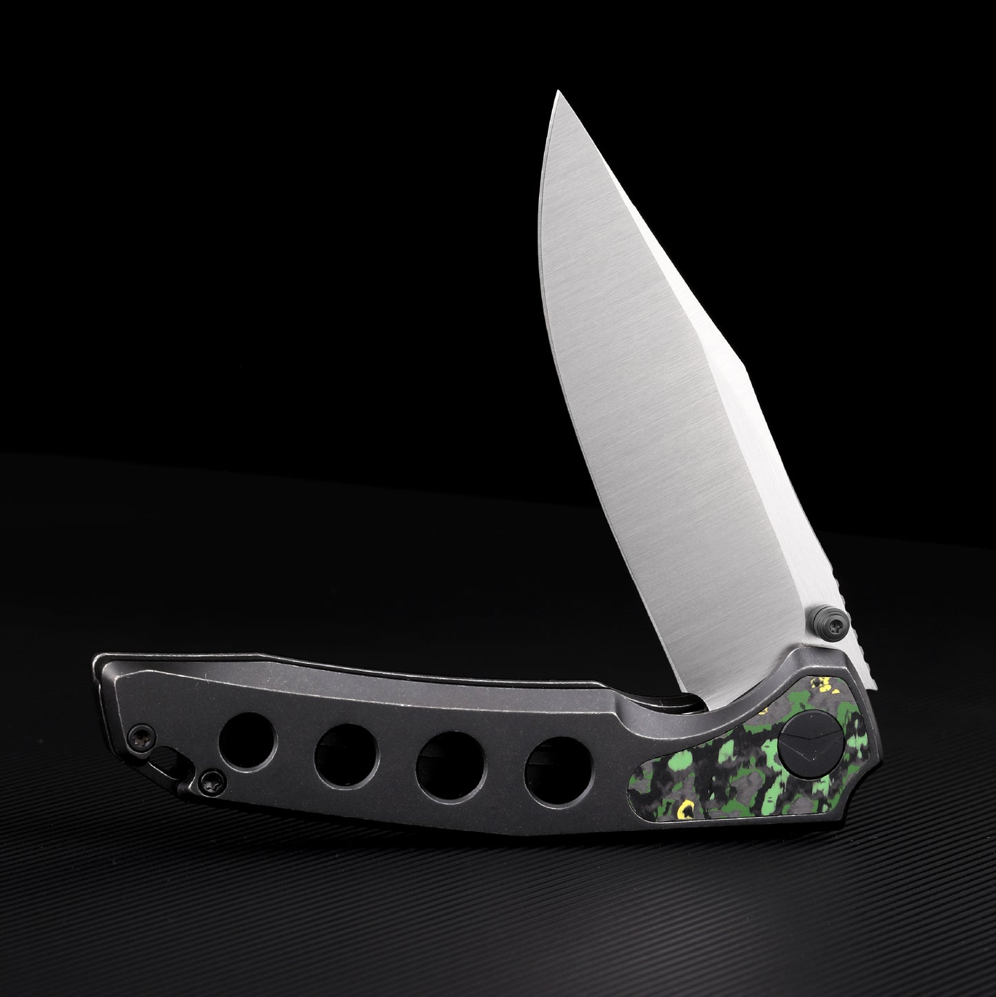 FerraMonster Valken FM23005-D official product photo – closed view with 6AL4V titanium pocket clip