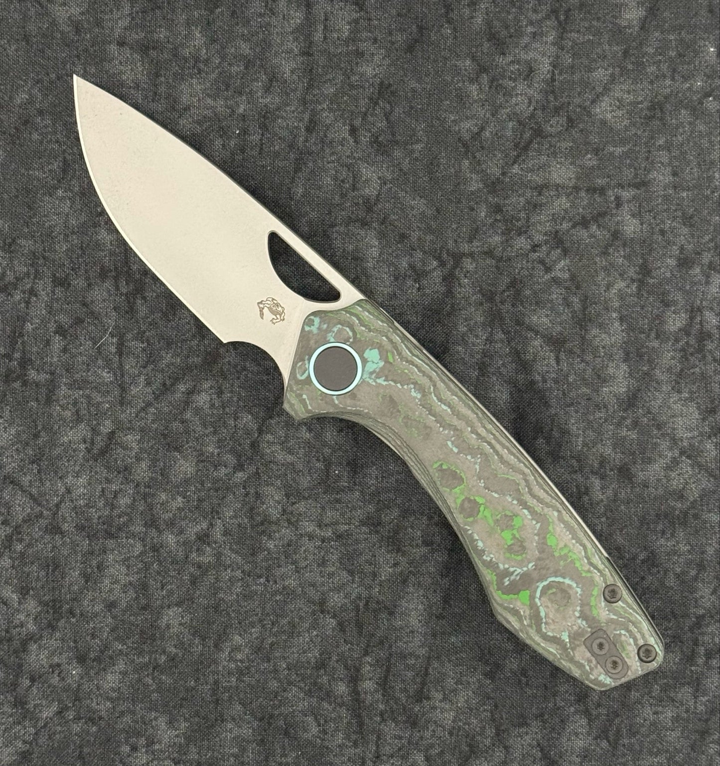 Gecko Customz Sikorae Lite – MagnaCut Stonewash Liner Lock (Kelp Bed Camo Carbon)
