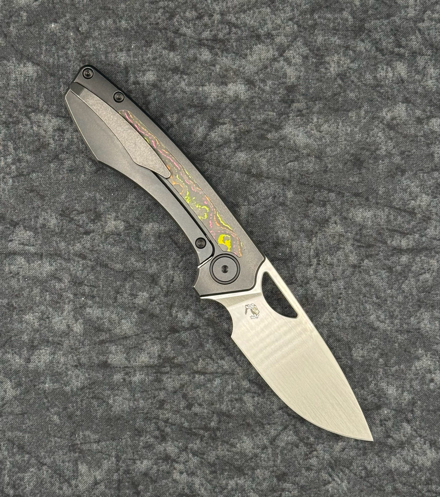 Gecko Customz Knifeworks Sikorae V2 – 3.04" MagnaCut Non Flipper w/ Black PVD Titanium & Flo Party Inlay