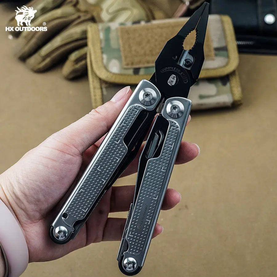 HX Outdoors Eaglite GQ-25 closed in hand – silver 2Cr13 stainless steel handles