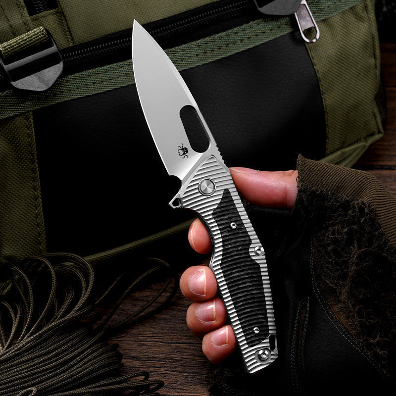 Klaken B06 Sigurd J226-BlackCarbonTi open position showing 14C28N drop point blade