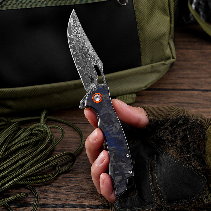 Klaken J385 Wraith J385-BlackBlueShreddedCarbon blade detail – Damascus steel