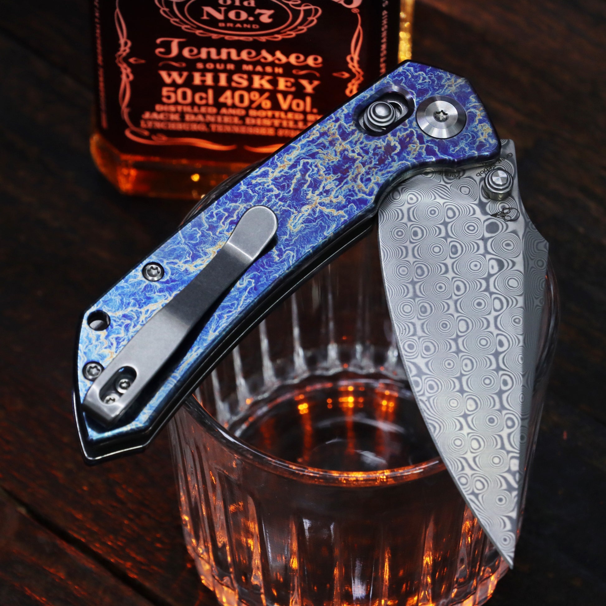 Kansept Fenrir K1034V10 lightning strike titanium handle scales