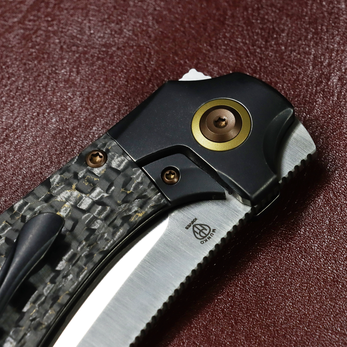 Kansept Pluto K3129A1 Snake Skin Gold Fatcarbon handle detail