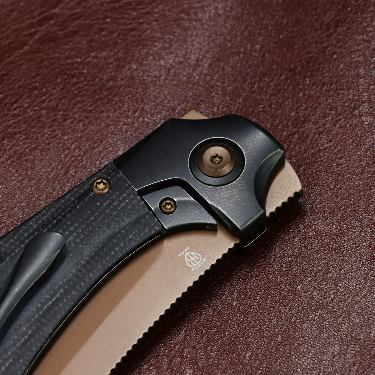 Kansept Pluto K3129A4 black micarta handle detail