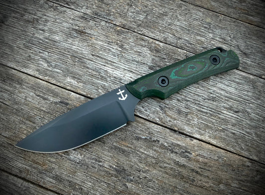 Leucadia Blade Co LandShark Kelp Bed CamoCarbon Black DLC front view – 3.5" black DLC MagnaCut drop point fixed blade, Kelp Bed CamoCarbon handle