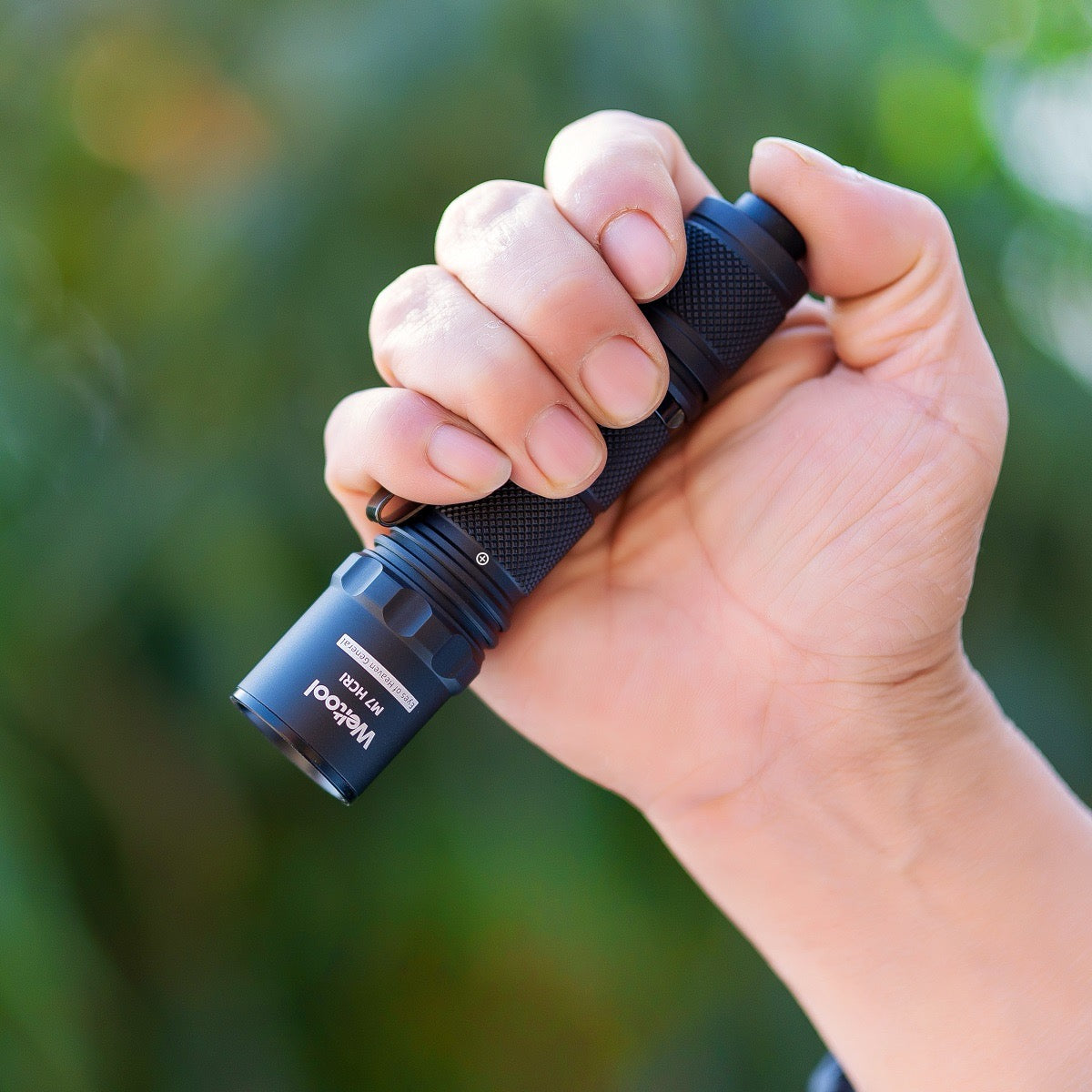 Weltool M7 HCRI (M7-HCRI) high CRI LED flashlight — included accessories and 18650 battery
