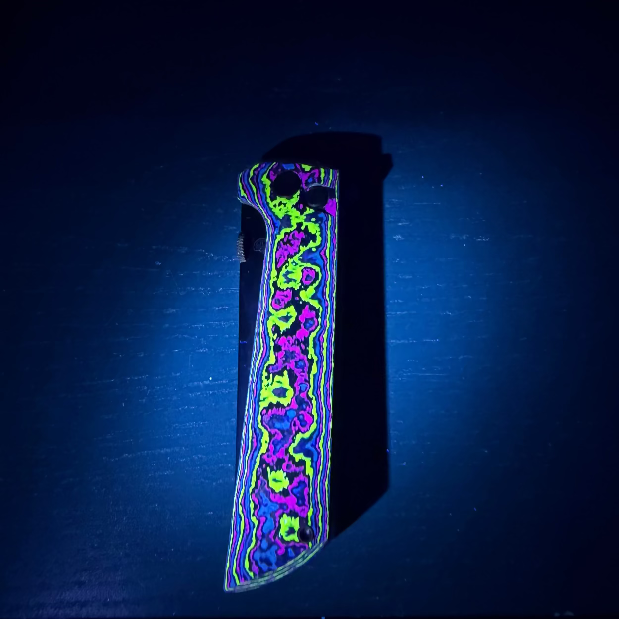 North Mountain Blade 2406 Venom Chop2 – 3.5" SLD-Magic DLC Tanto Folding Knife UV Reactive Carbon Fiber Handle .45 Style Thumb Disc