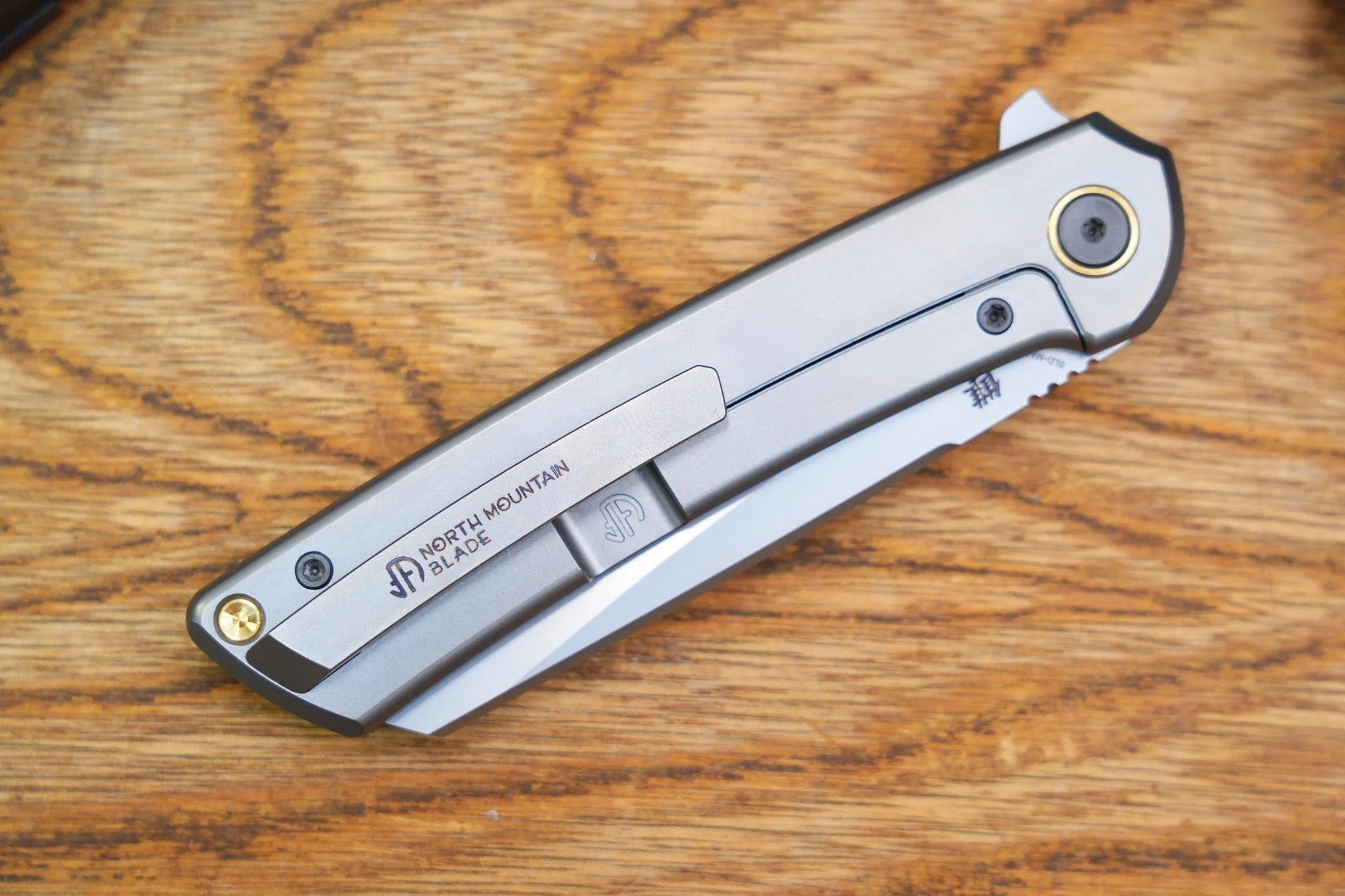 North Mountain Blade 2506-Hole echo frame lock closed position view