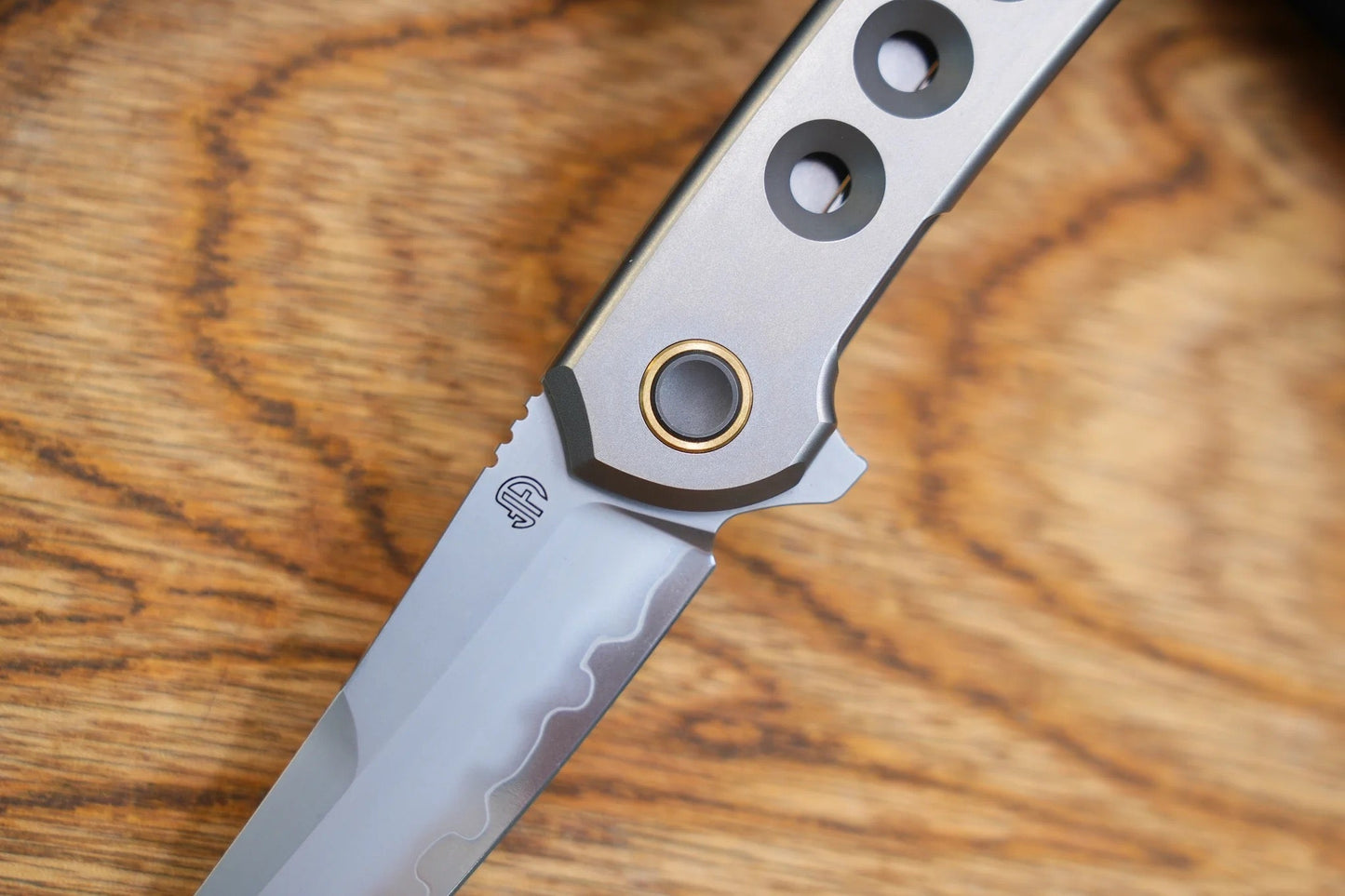 North Mountain Blade 2507-Hole zero flipper action detail view