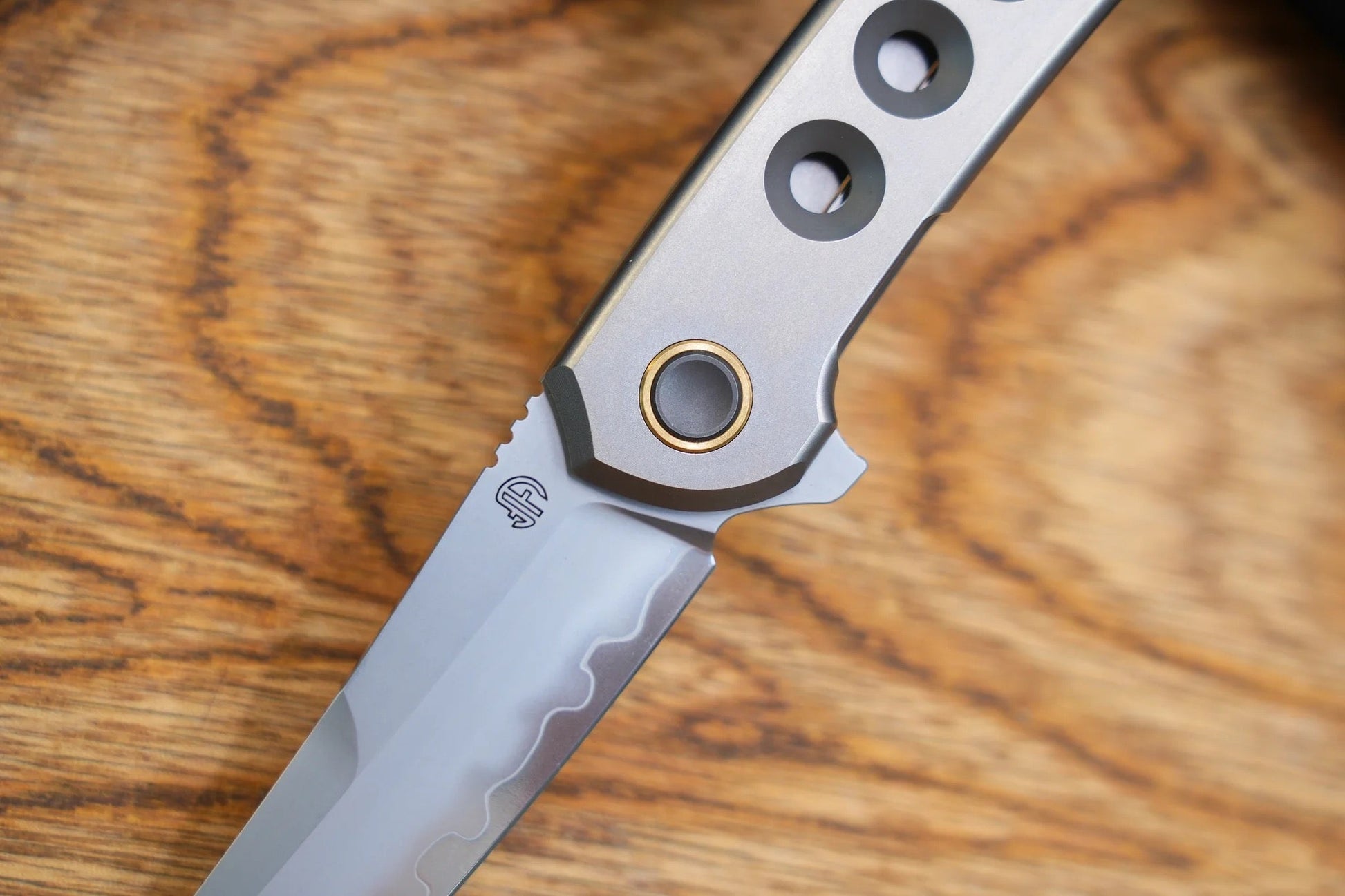 North Mountain Blade 2507-Hole zero flipper action detail view