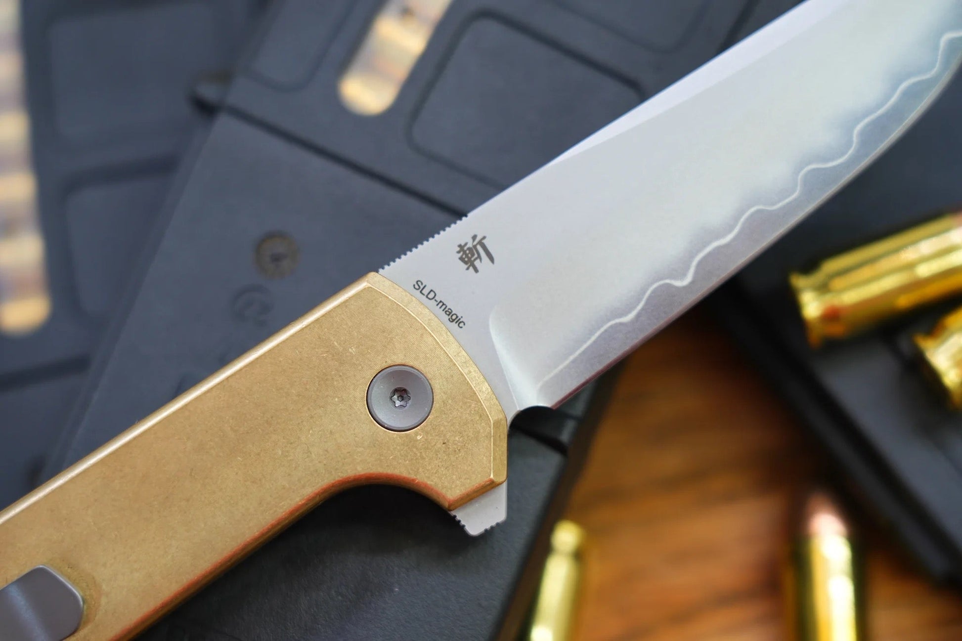 North Mountain Blade Grid Chop 2 Kwaiken 2403A aluminum bronze handle detail