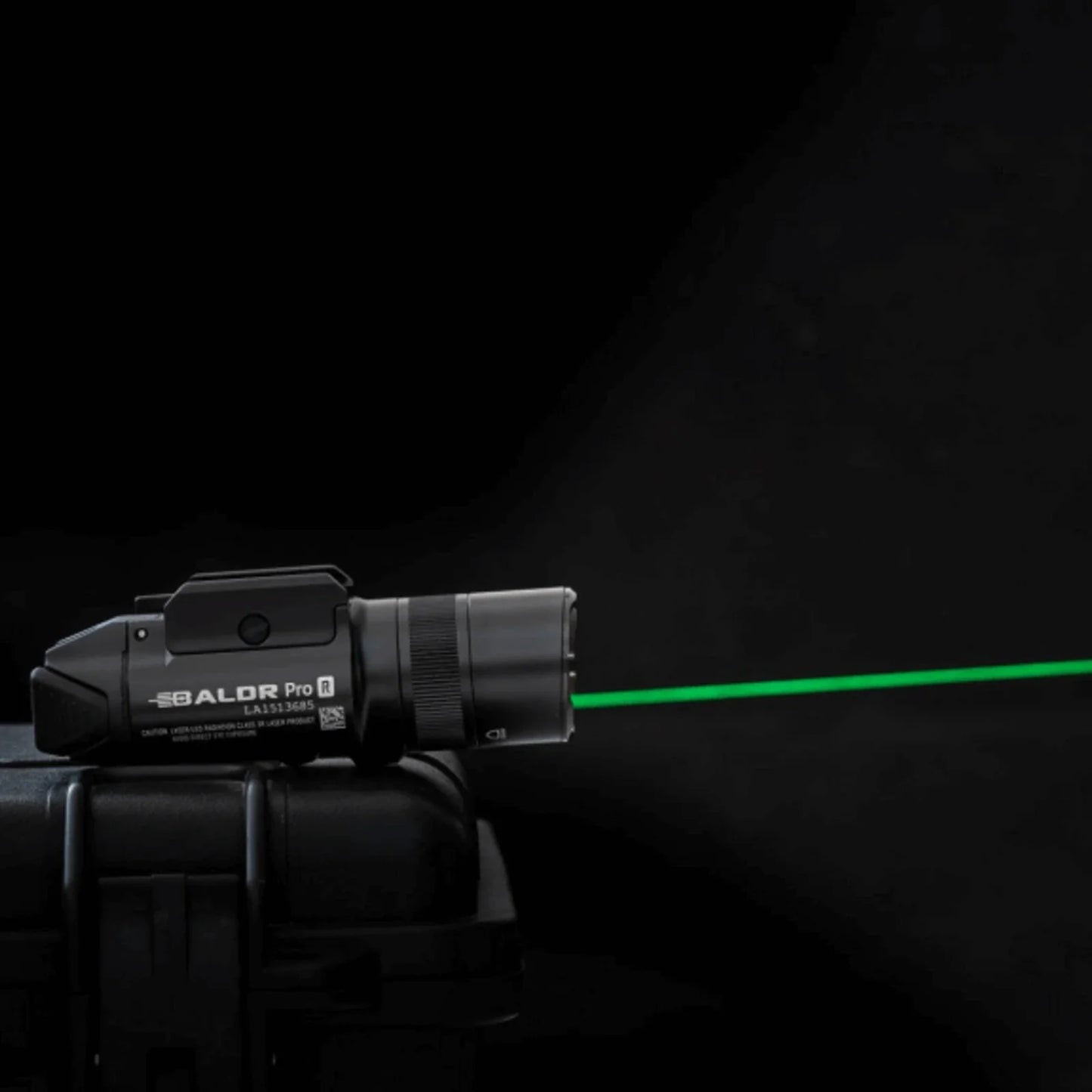 Olight Baldr Pro R Black projecting its green laser beam in the dark