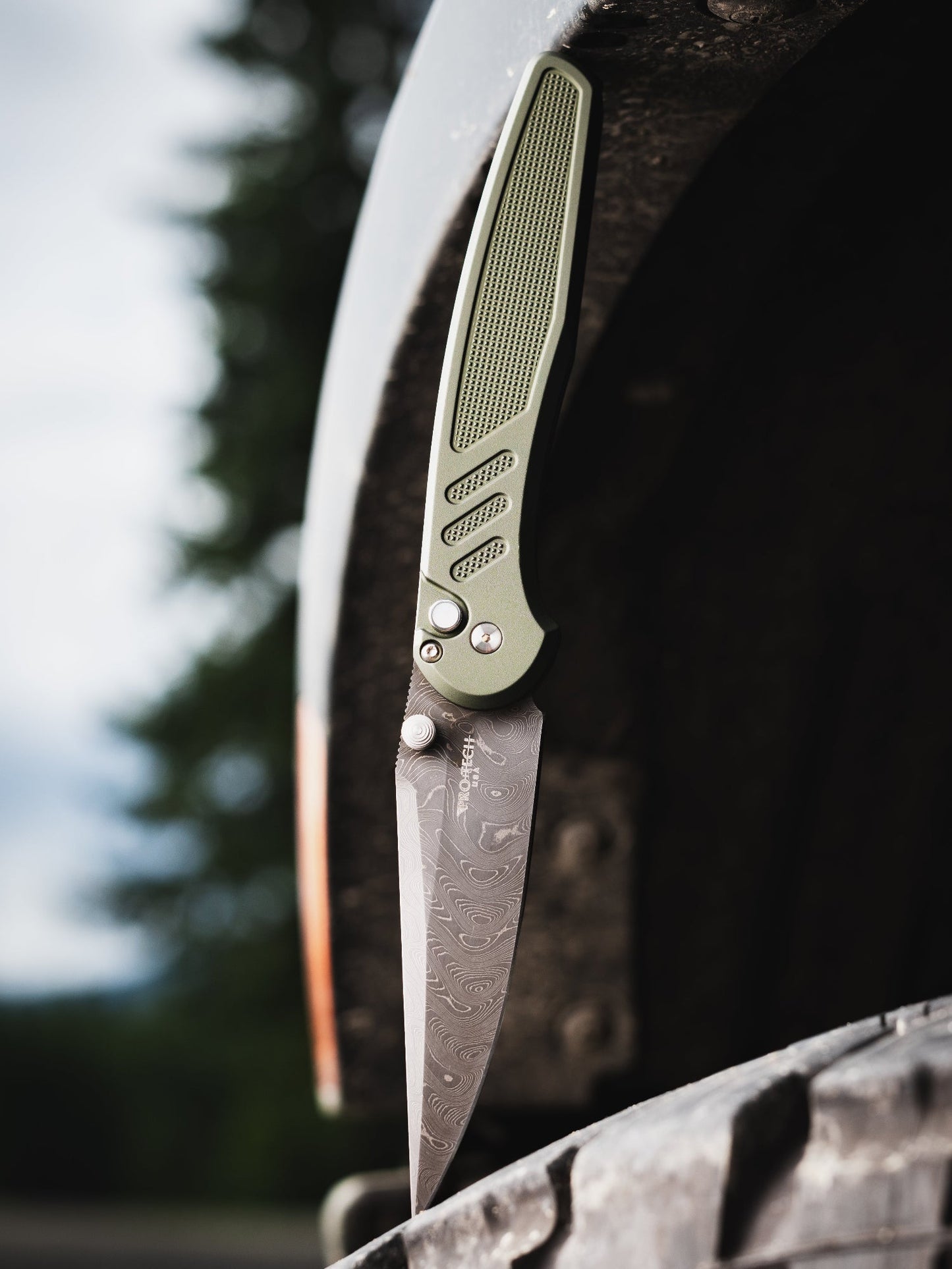 Pro-Tech 2026 Avalon Custom 003 Peace Neighbor - Nichols Boomerang Damascus Blade Green Knurled Aluminum Handle