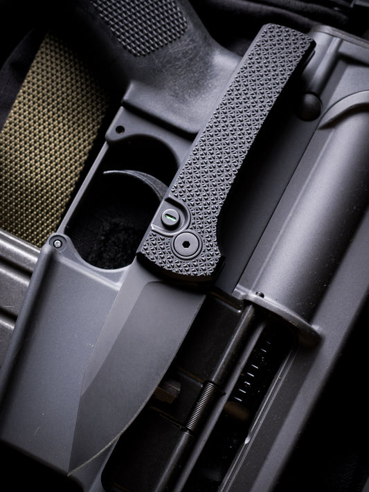 Pro-Tech Scapegoat Compact Operator RCS1106-OP closed view showing carbide textured black aluminum handle