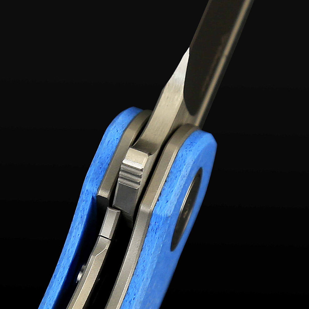 Reate Remedy FatCarbon Glass Blue titanium liner lock detail