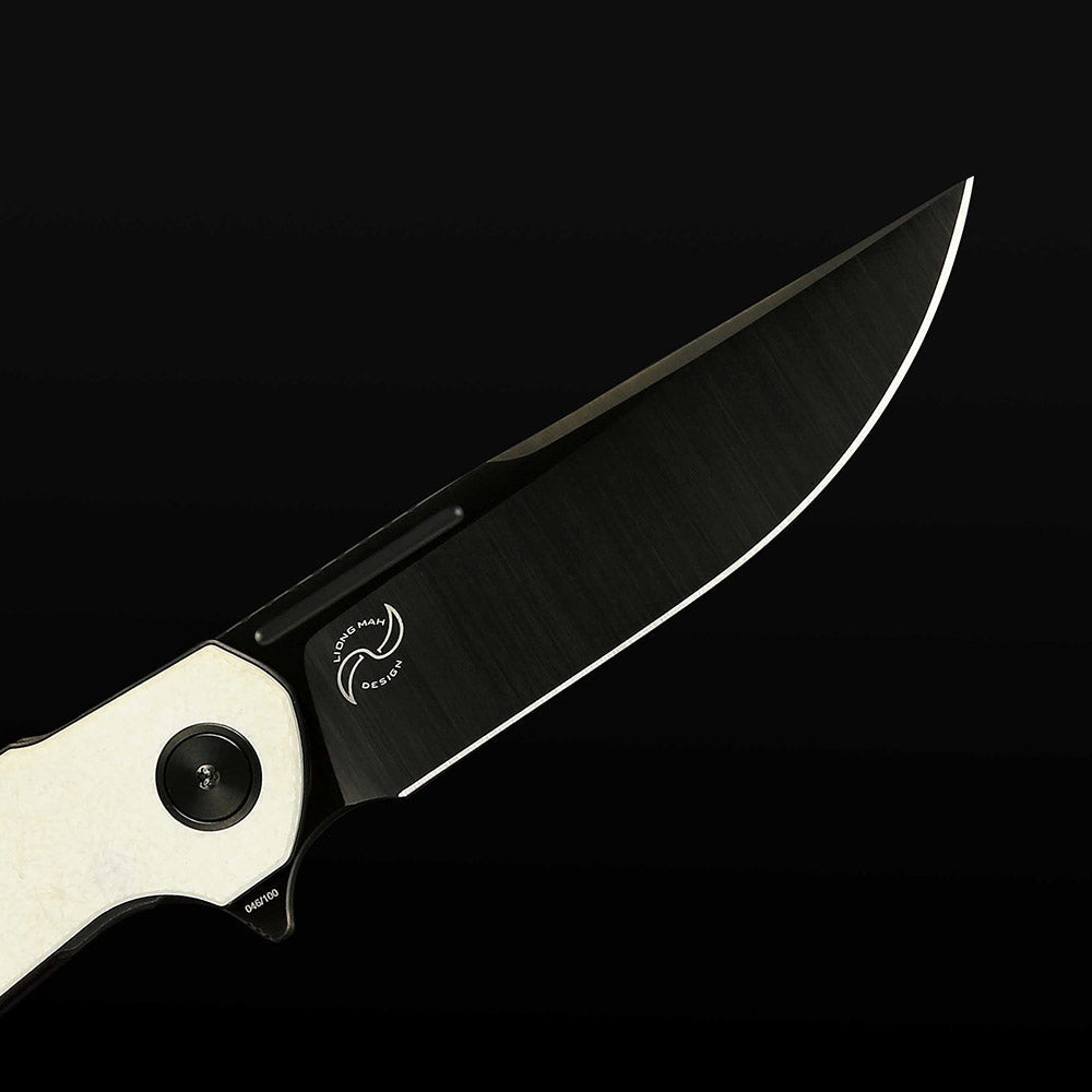 Reate Remedy FatCarbon Glass White DLC blade detail – belt satin DLC Elmax drop point