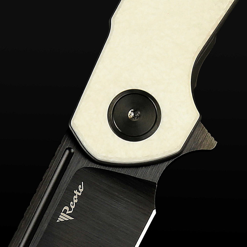 Reate Remedy FatCarbon Glass White DLC titanium pivot detail