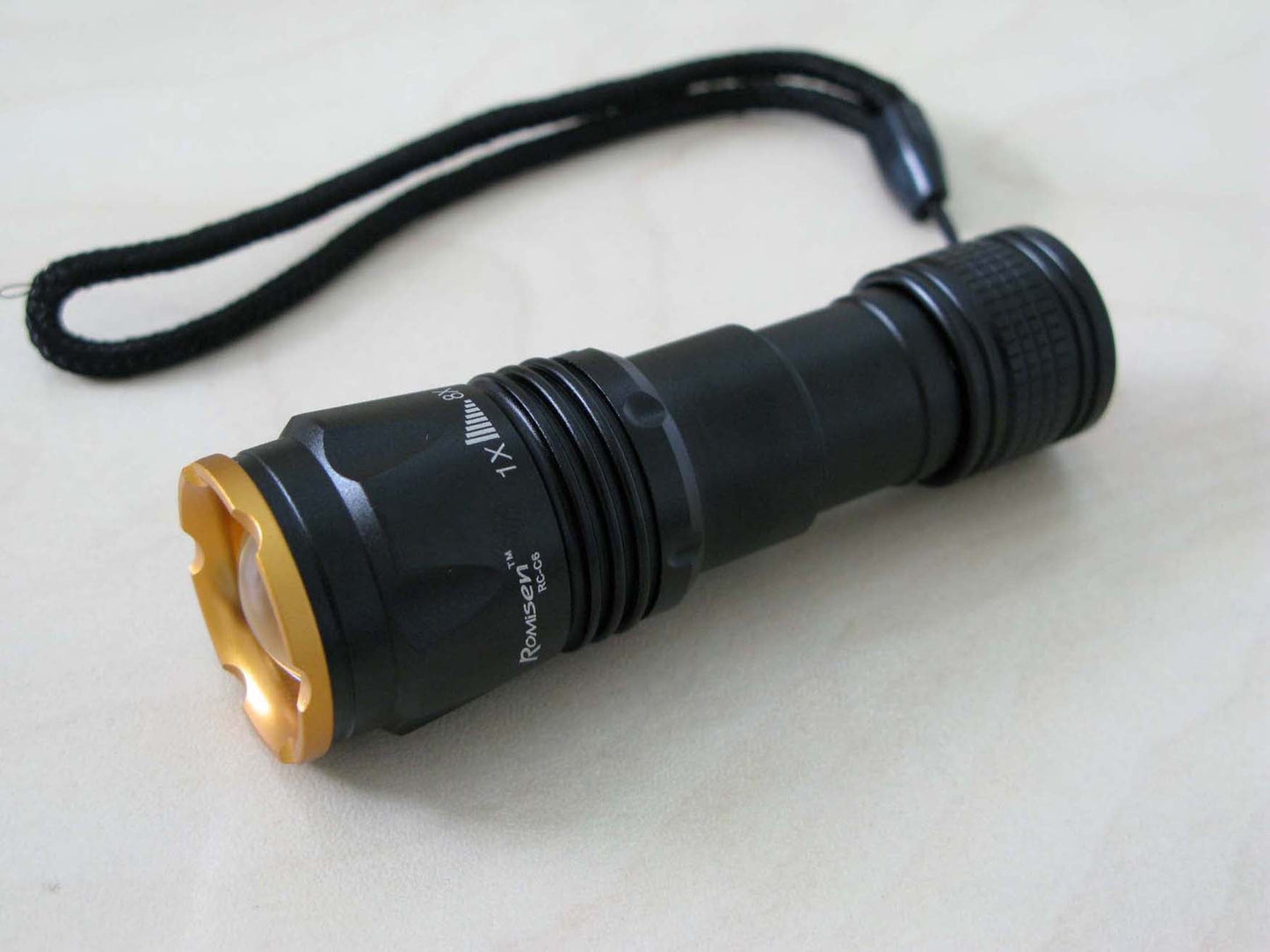 Romisen RC-C6 Focusable Q3-5C LED Flashlight