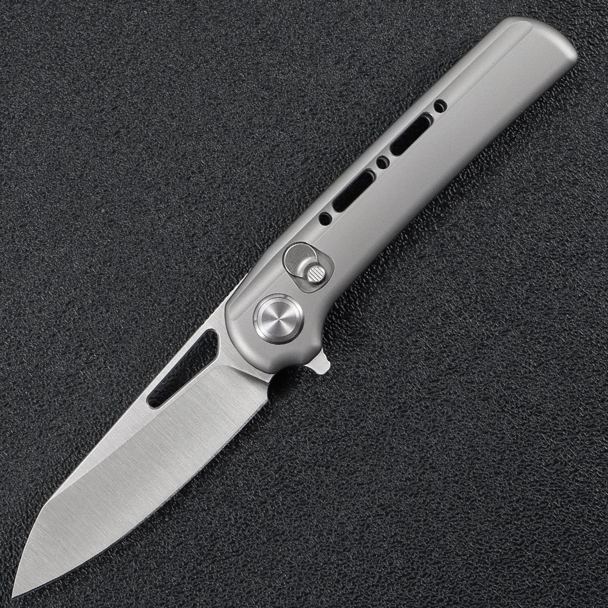 Critical Strike SL601-ST front view – 3.14" Sandblast LC200N folding knife