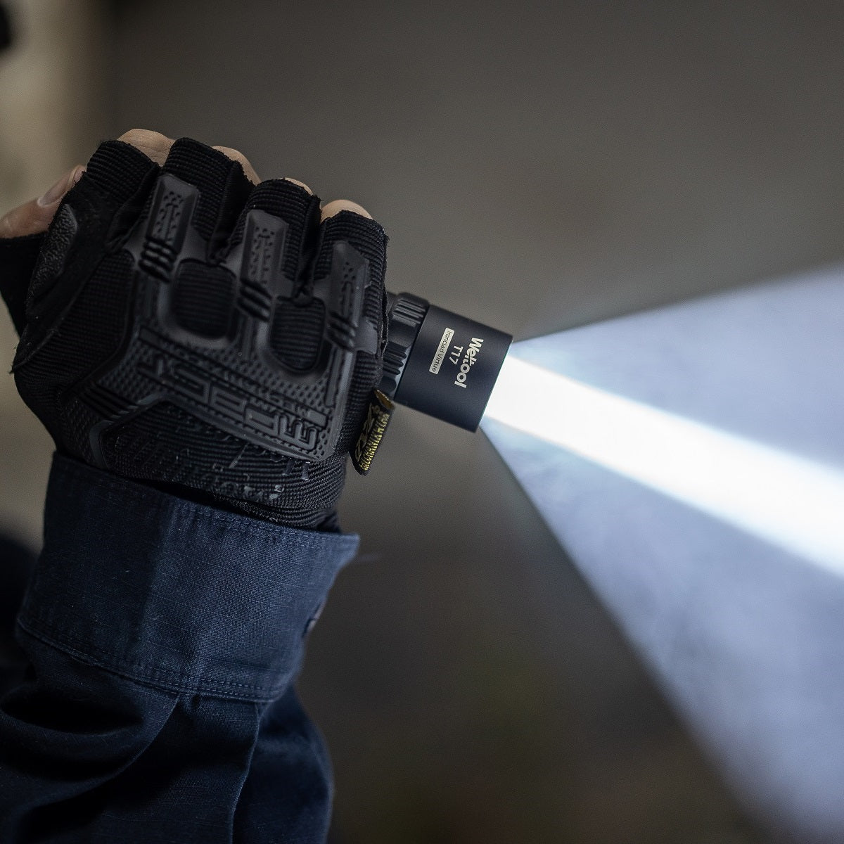 Weltool T17 tactical tail switch detail