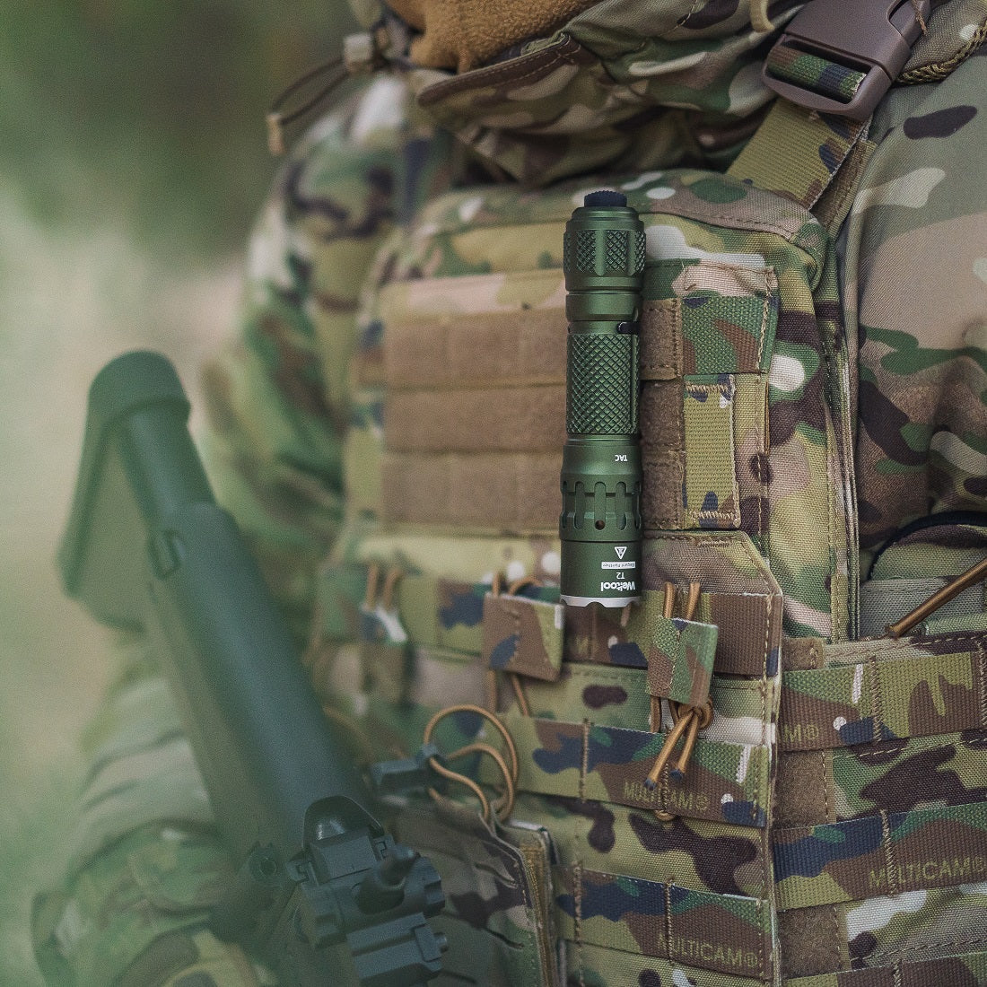 Weltool T2 TAC Black (T2 Tac Black) — tactical flashlight side profile, 1,900 lumens 431m throw 18650/CR123A