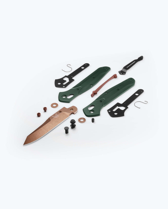 Benchmade Osborne 940FE-2601 Burnt Copper hardware accent detail