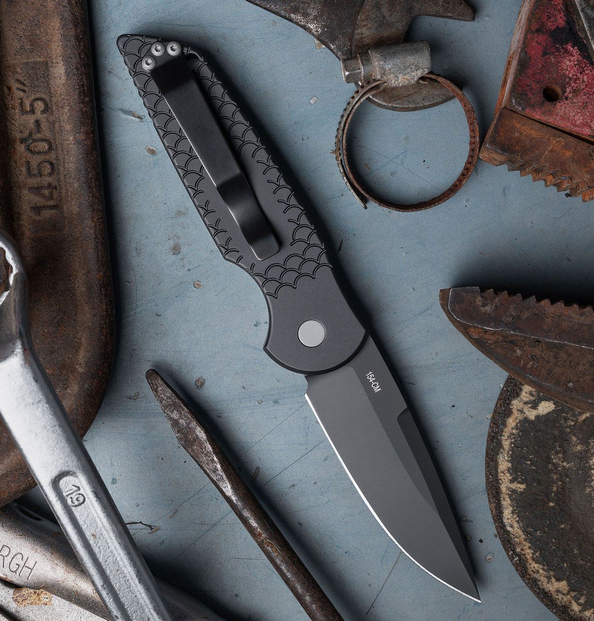Pro-Tech Tactical Response 3 TR-3-X1-M black Fish Scale milled 6061 aluminum handle