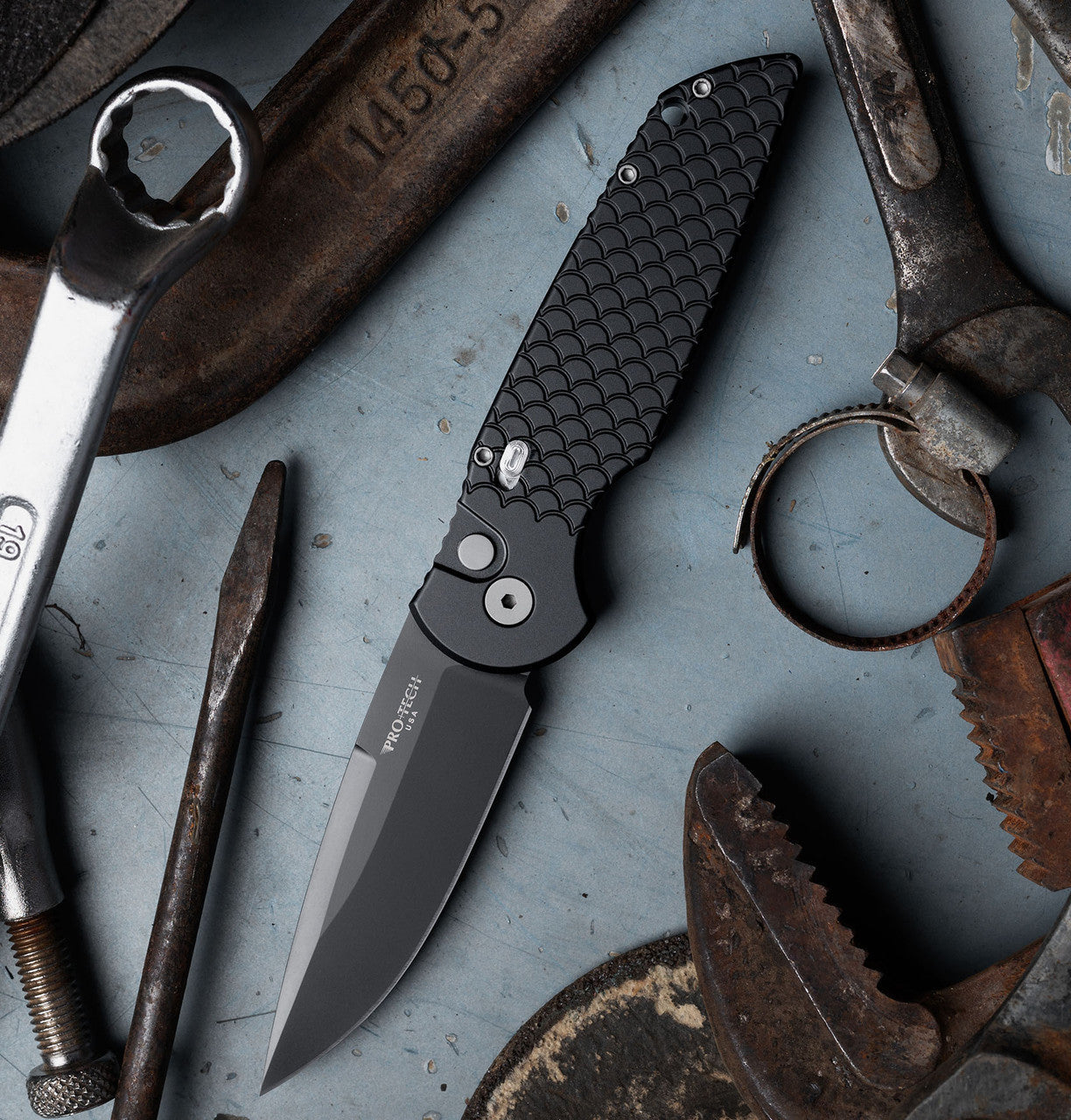Pro-Tech Tactical Response 3 TR-3-X1-M blade detail – DLC black 154-CM clip point