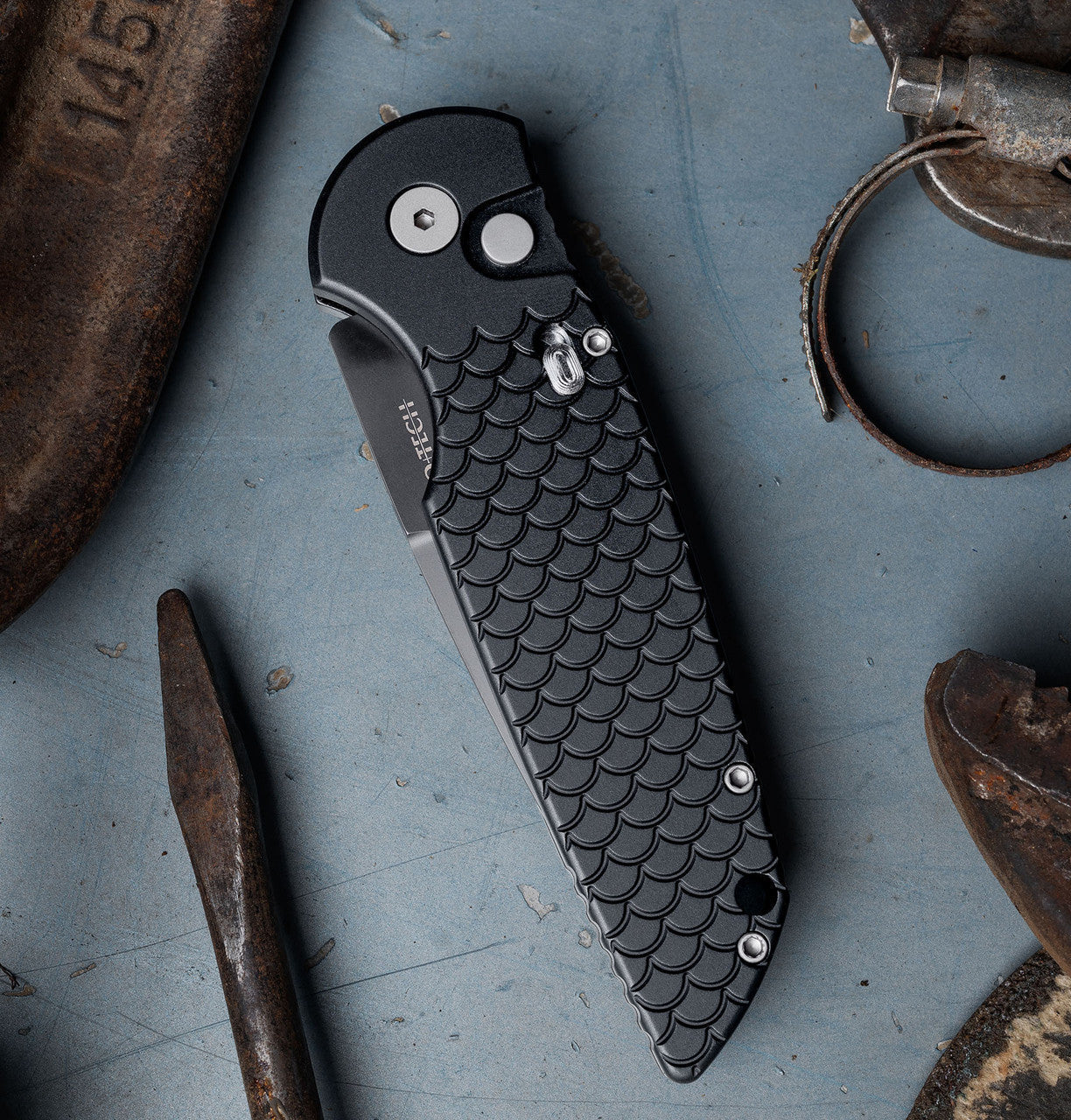 Pro-Tech Tactical Response 3 TR-3-X1-M push-button automatic and slide safety detail
