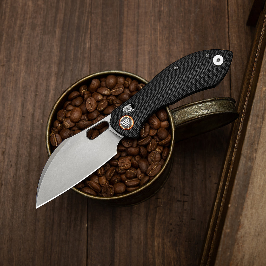 TRIVISA Batwing-BG JM10S-BG-14 – 2.99″ 14C28N crossbar lock knife with black G10 handle