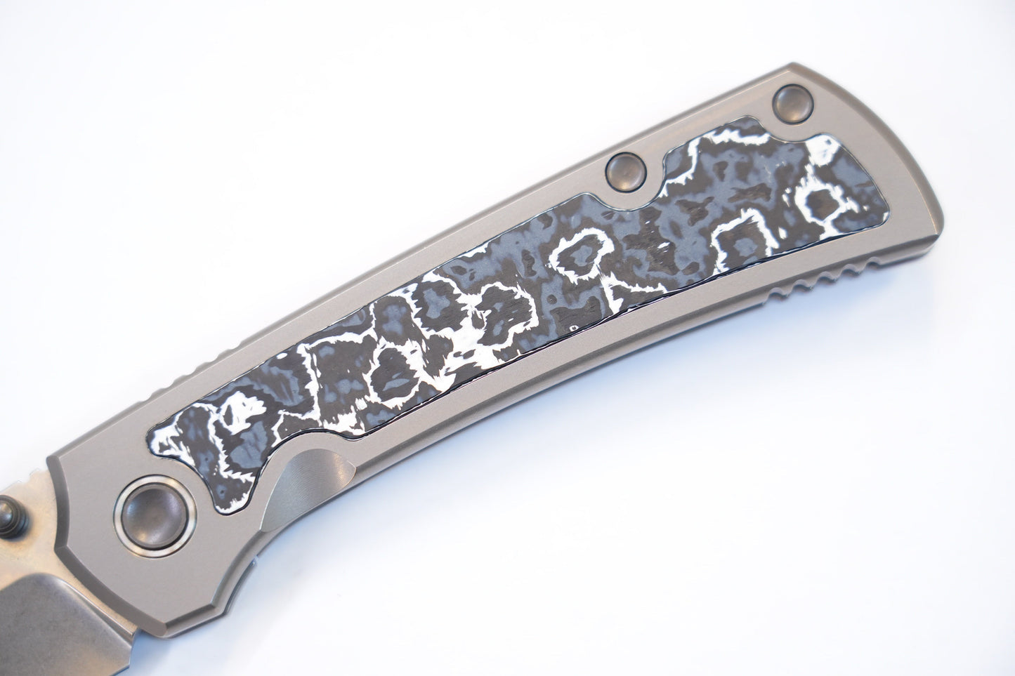 North Mountain Blade Ultra UltraM390-Titainum titanium handle with ceramic carbon fiber inlay