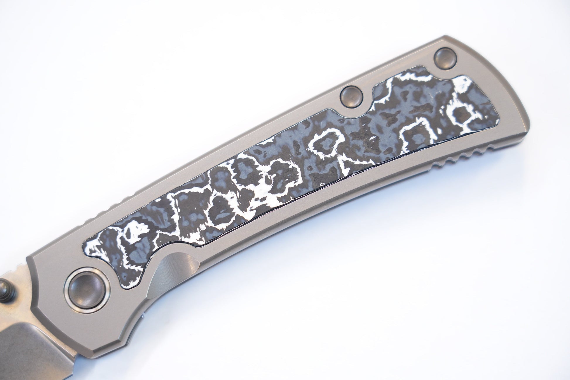 North Mountain Blade Ultra UltraM390-Titainum titanium handle with ceramic carbon fiber inlay