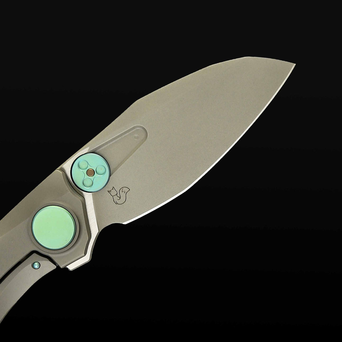 Reate VK-FROK Ti-Dark Frost blade detail – dark frosted satin Elmax drop point