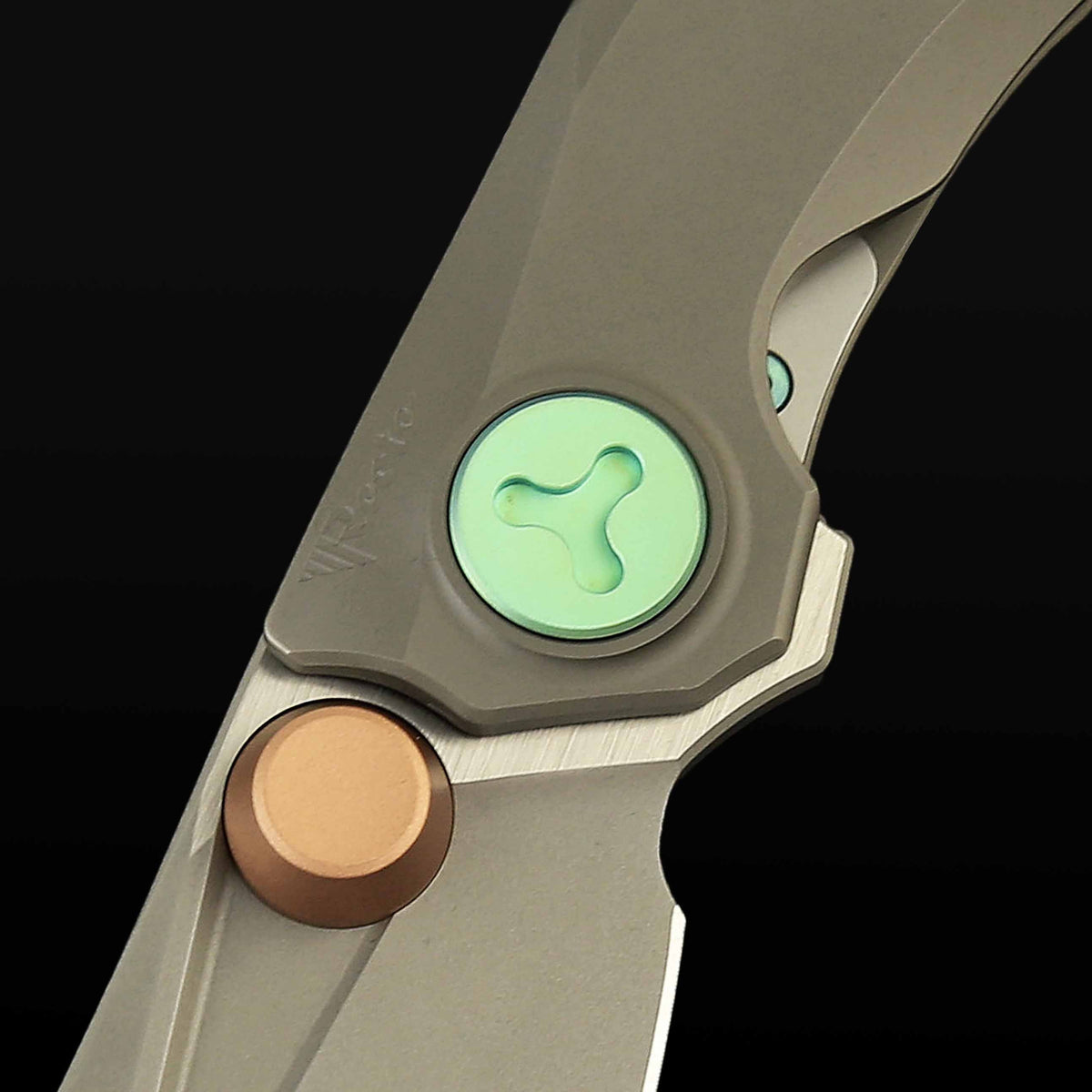 Reate VK-FROK Ti-Dark Frost titanium pivot detail