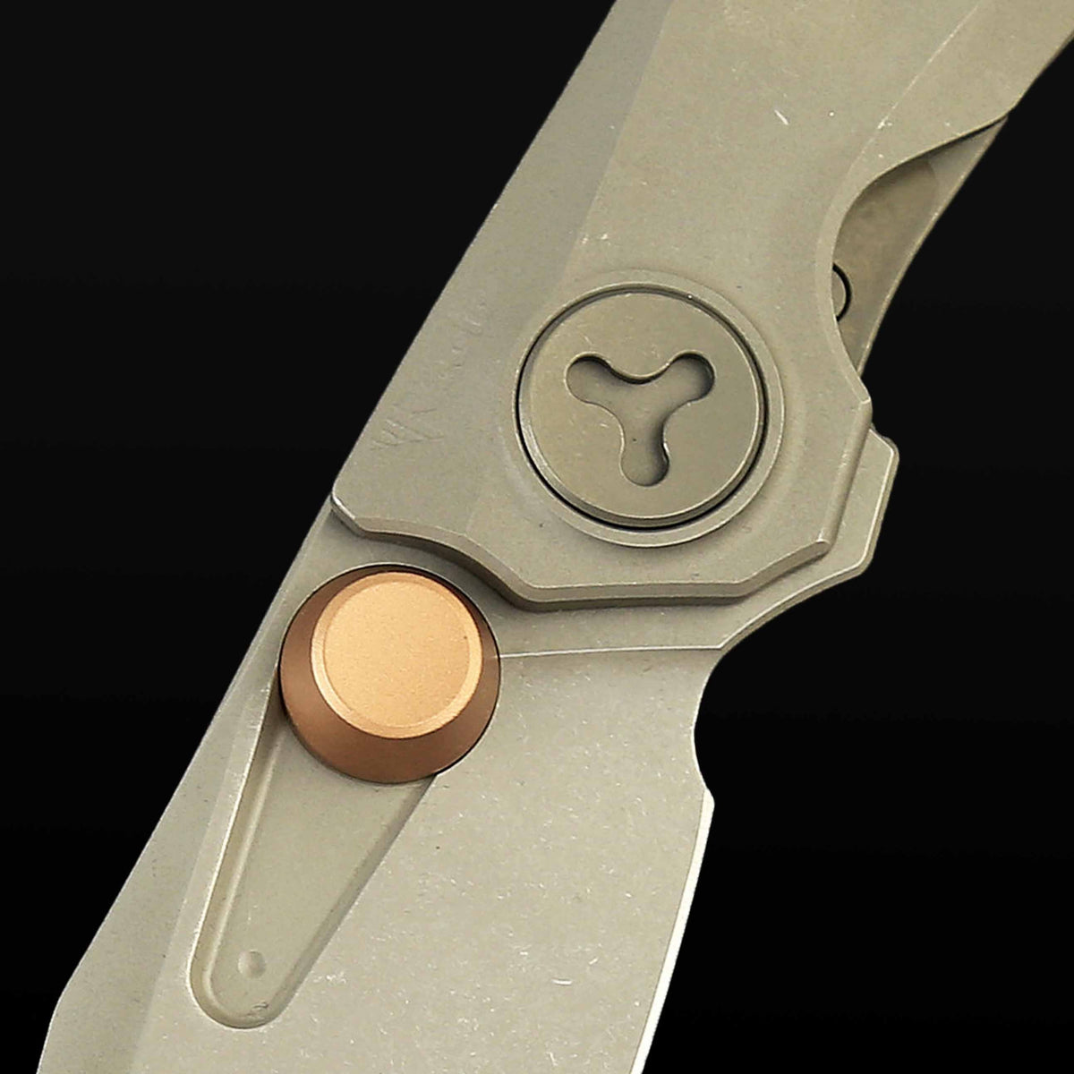 Reate VK-FROK Ti-Darkwashed titanium pivot detail