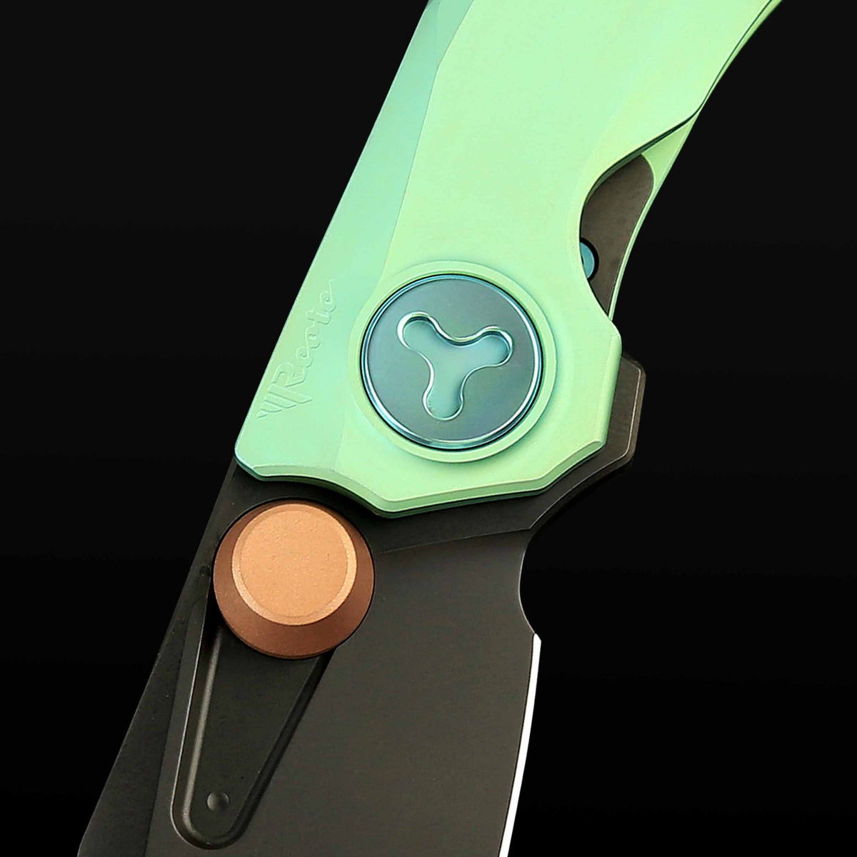 Reate VK-FROK Ti-Green DLC titanium pivot detail