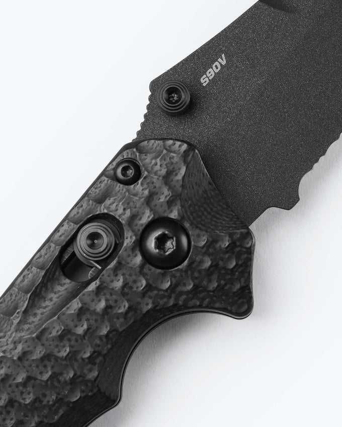Benchmade Mini Bedlam 865SBK blade detail – black CPM-S90V partially serrated scimitar
