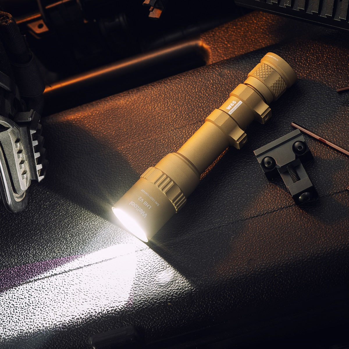 Weltool W65B V2 FDE (W65B-V2-FDE) rail-mounted rifle weapon light