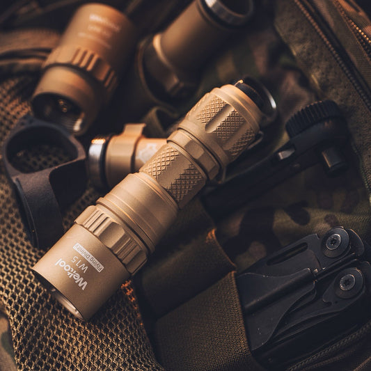 Weltool W15 Flying Divinity LEP flashlight with UB18-12P battery