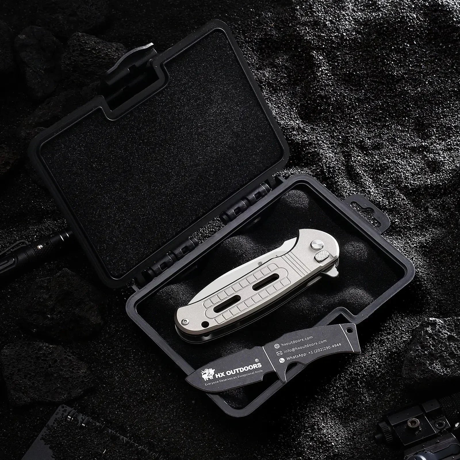 HX Outdoors Rock Sapphire ZD-119S button lock detail