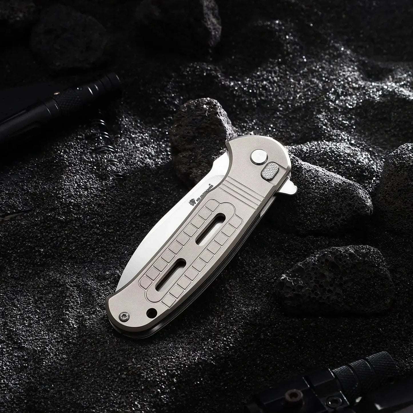 HX Outdoors Rock Sapphire ZD-119S closed view – compact titanium EDC folder