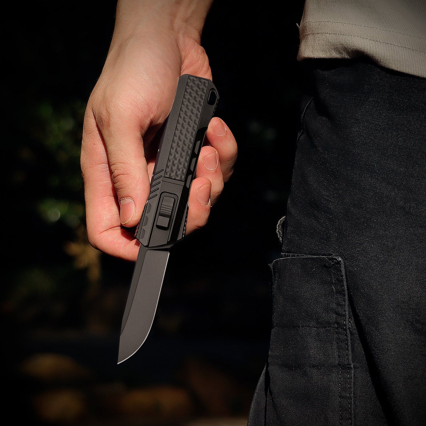 Remette ZL301D black DLC titanium handle detail with tip-up clip